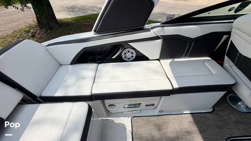 Slide: The Image of Monterey Elite Series 258 SS 2022 - 16374019