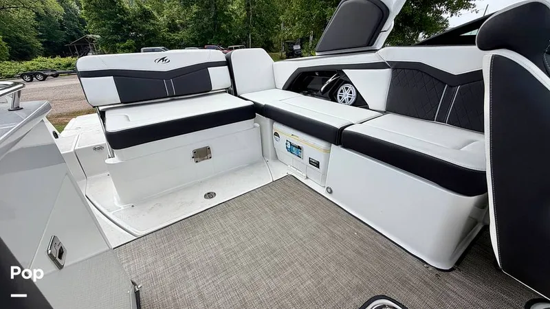 Slide: The Image of Monterey Elite Series 258 SS 2022 - 16374056