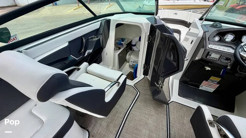 Slide: The Image of Monterey Elite Series 258 SS 2022 - 16374053