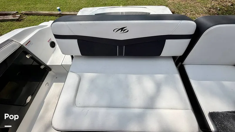 Slide: The Image of Monterey Elite Series 258 SS 2022 - 16374090