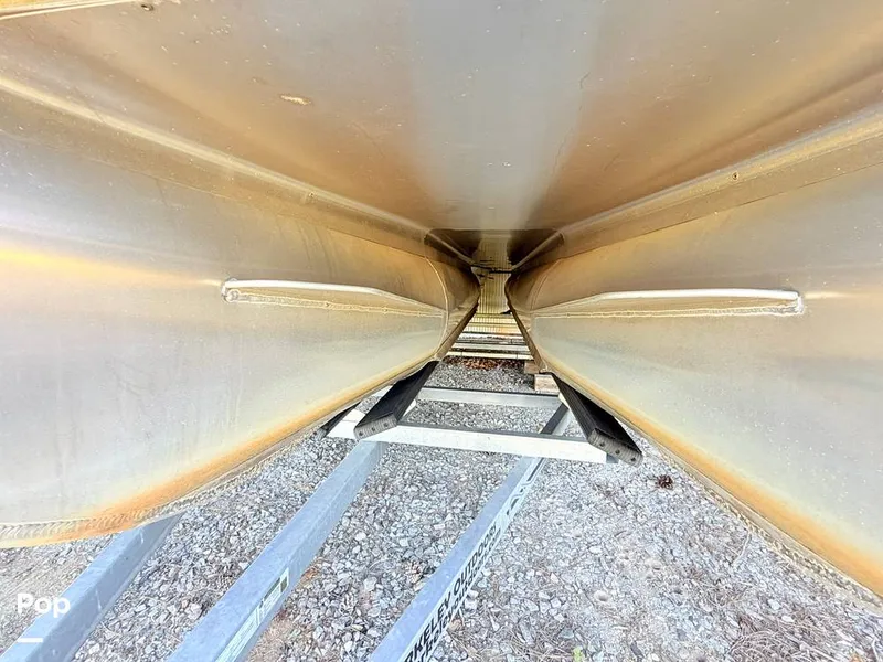 Slide: The Image of Bentley Pontoons 223 Swingback 2021 - 16477853