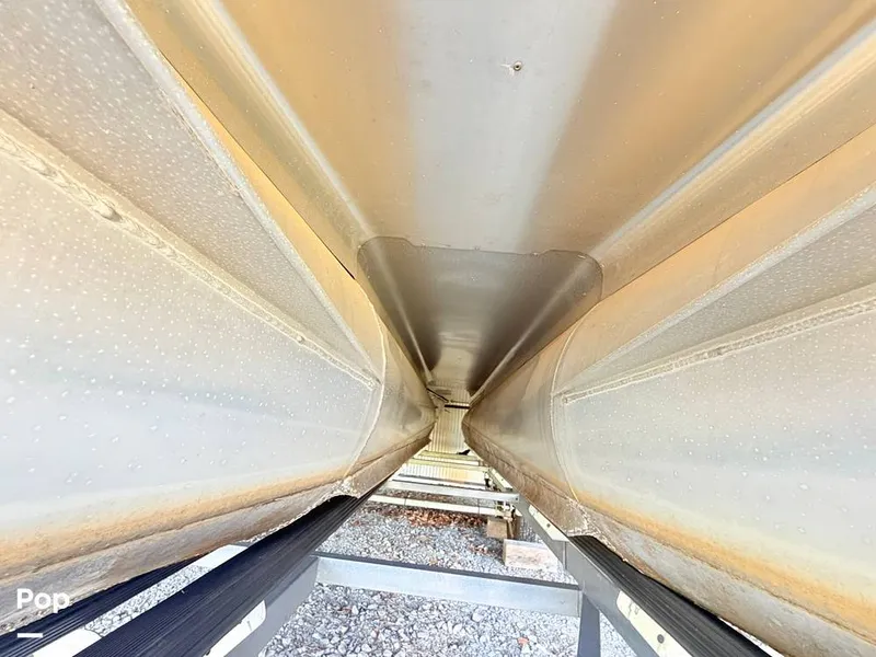 Slide: The Image of Bentley Pontoons 223 Swingback 2021 - 16477856