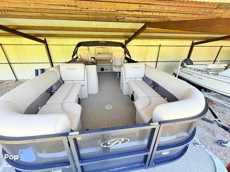 Slide: The Image of Bentley Pontoons 223 Swingback 2021 - 16477868