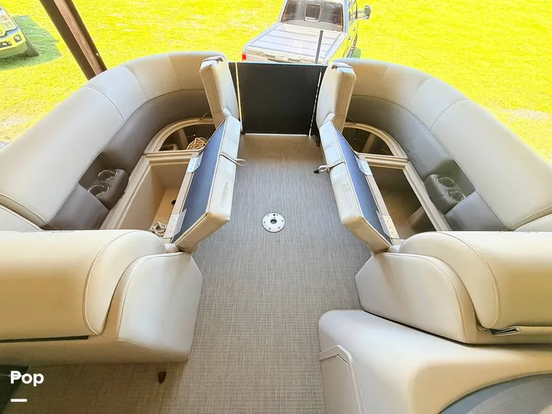 Slide: The Image of Bentley Pontoons 223 Swingback 2021 - 16477870