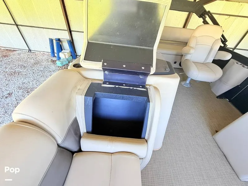 Slide: The Image of Bentley Pontoons 223 Swingback 2021 - 16477873