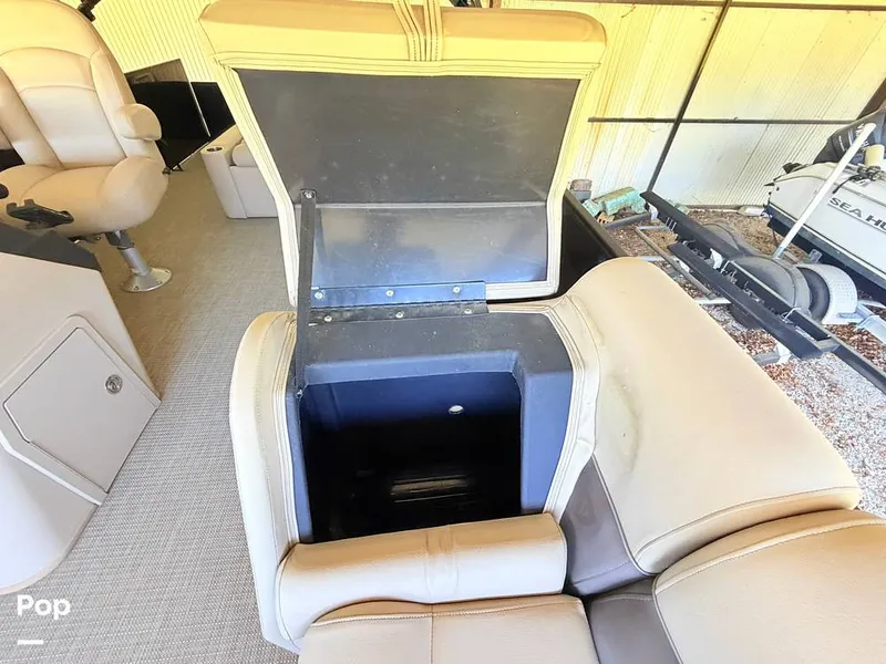 Slide: The Image of Bentley Pontoons 223 Swingback 2021 - 16477877