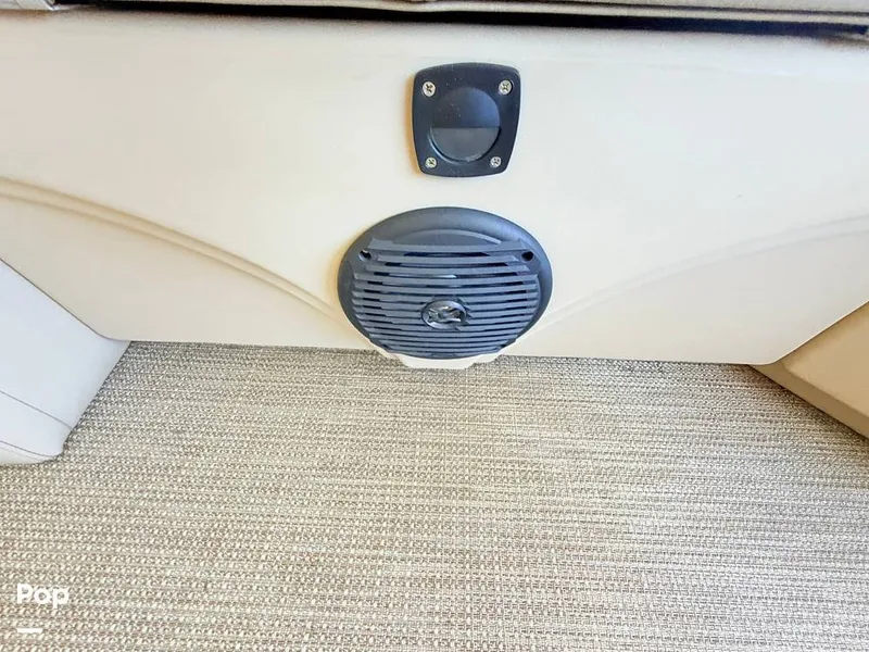 Slide: The Image of Bentley Pontoons 223 Swingback 2021 - 16477881
