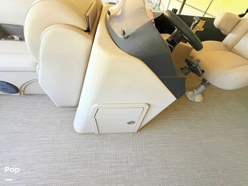 Slide: The Image of Bentley Pontoons 223 Swingback 2021 - 16477883