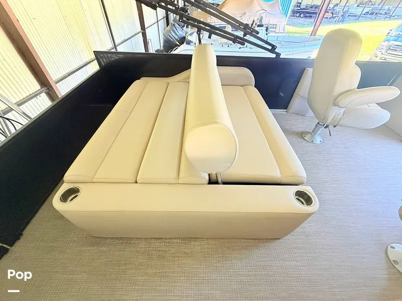 Slide: The Image of Bentley Pontoons 223 Swingback 2021 - 16477888