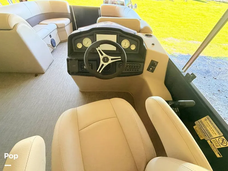 Slide: The Image of Bentley Pontoons 223 Swingback 2021 - 16477892