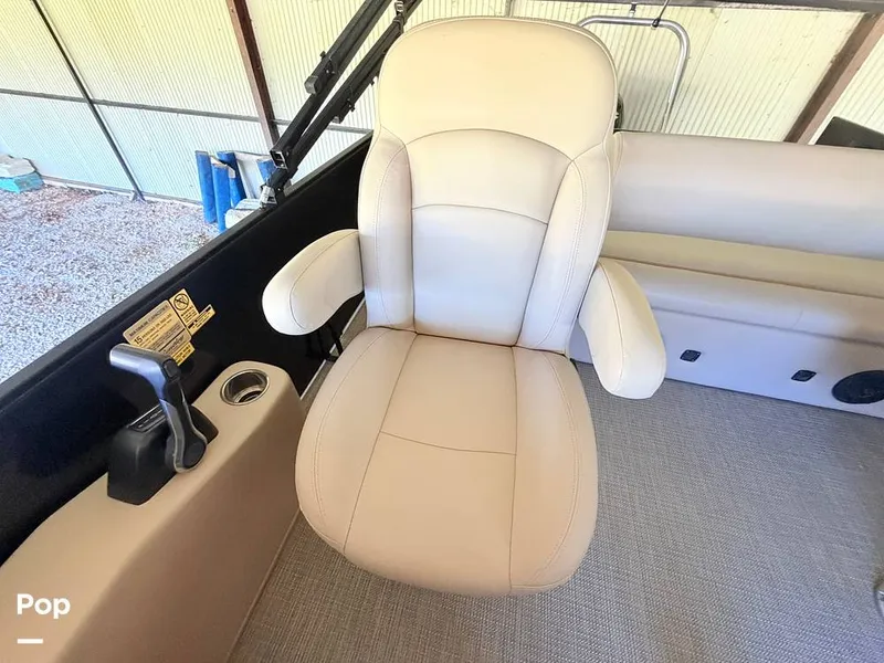 Slide: The Image of Bentley Pontoons 223 Swingback 2021 - 16477904
