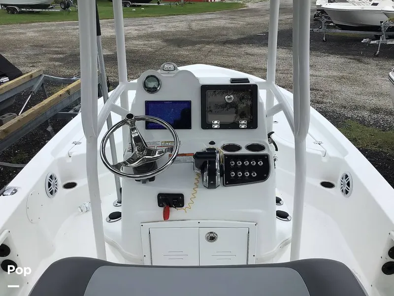 Slide: The Image of NauticStar Shallow Bay 2025 - 16763482