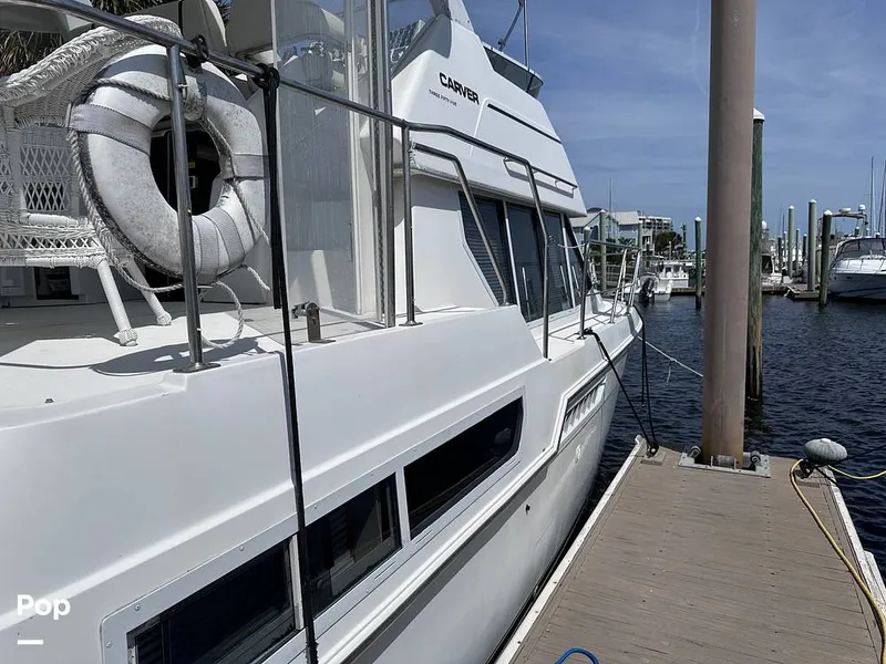 Slide: The Image of Carver Yachts 355 AFT CABIN 1997 - 16370799