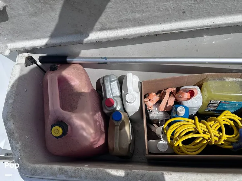 Slide: The Image of Carver Yachts 355 AFT CABIN 1997 - 16370793