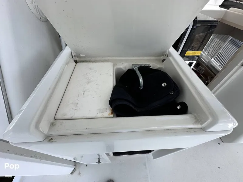 Slide: The Image of Carver Yachts 355 AFT CABIN 1997 - 16370771