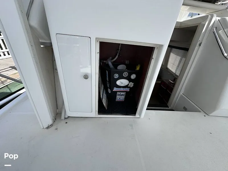 Slide: The Image of Carver Yachts 355 AFT CABIN 1997 - 16370770