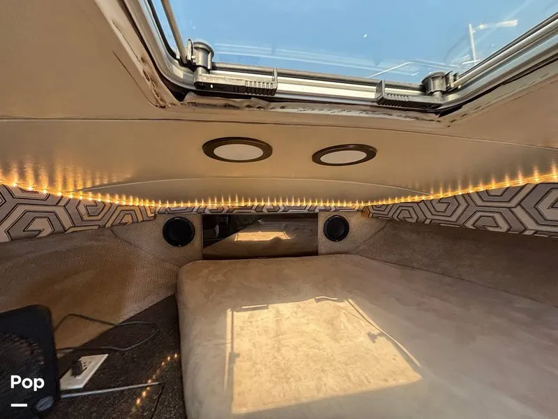 Slide: The Image of Bayliner 3555 Avanti 1990 - 16501365