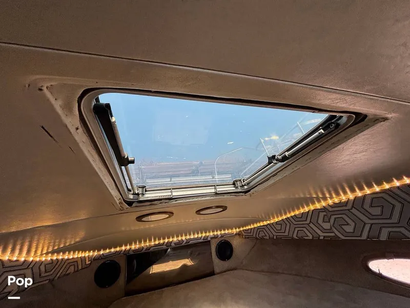 Slide: The Image of Bayliner 3555 Avanti 1990 - 16501366