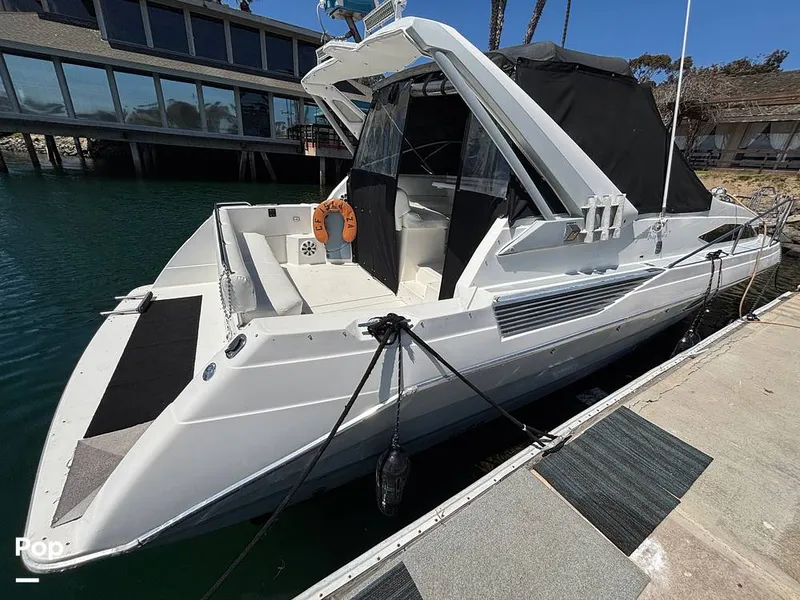 Slide: The Image of Bayliner 3555 Avanti 1990 - 16501460