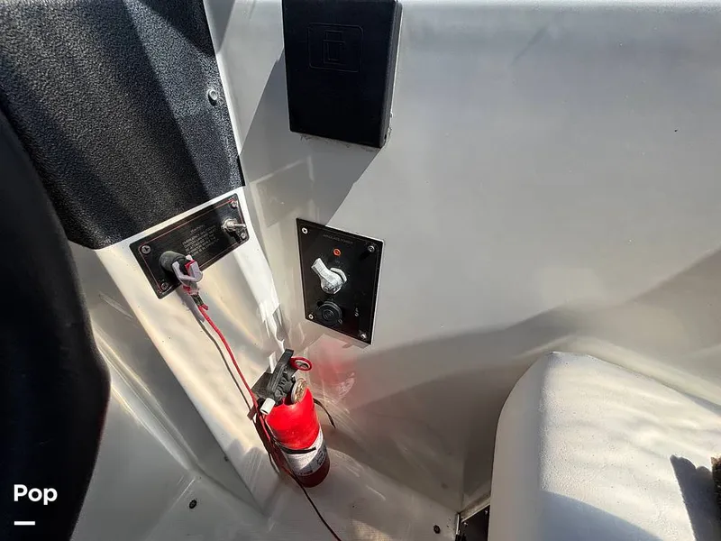 Slide: The Image of Bayliner 3555 Avanti 1990 - 16501390