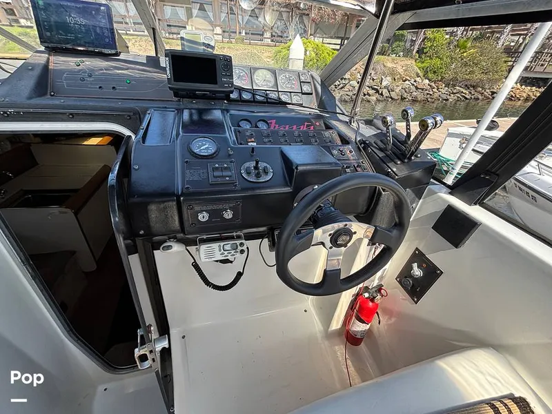 Slide: The Image of Bayliner 3555 Avanti 1990 - 16501402