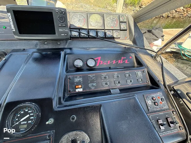 Slide: The Image of Bayliner 3555 Avanti 1990 - 16501395