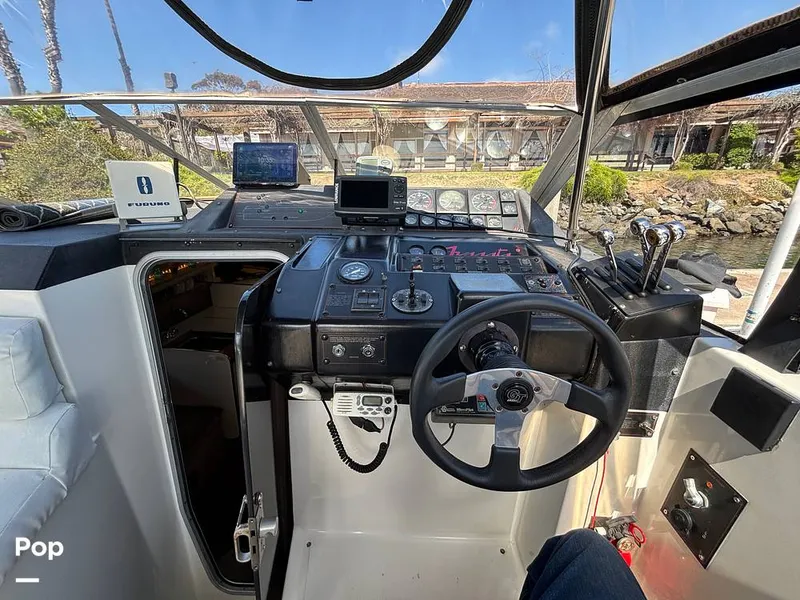 Slide: The Image of Bayliner 3555 Avanti 1990 - 16501388