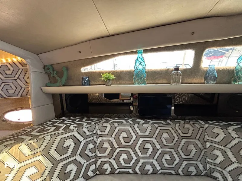 Slide: The Image of Bayliner 3555 Avanti 1990 - 16501370
