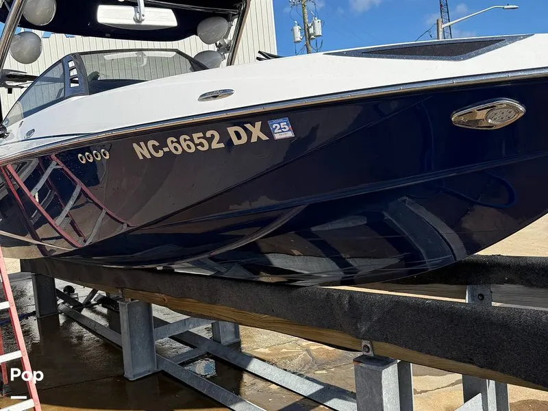 Slide: The Image of Malibu Wakesetter 23 LSV 2013 - 16423351