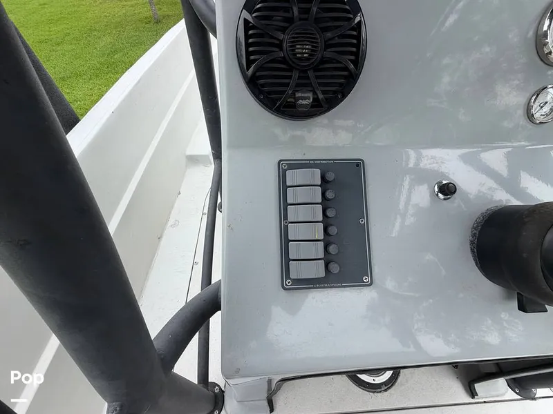 Slide: The Image of Boston Whaler Guardian 250 1992 - 16394299