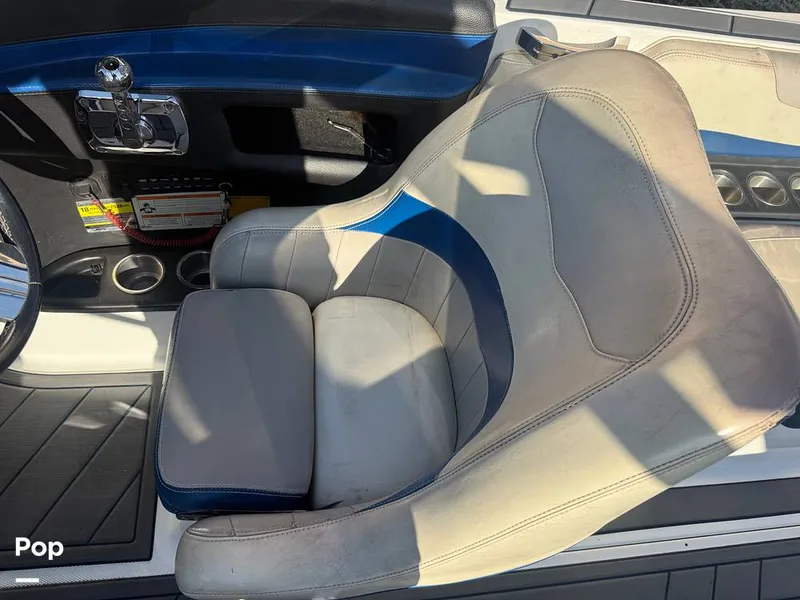 Slide: The Image of Captain's Chair - 16595110