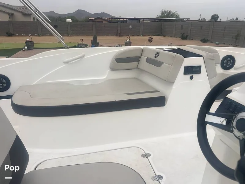 Slide: The Image of Hurricane Sundeck Sport 185 2022 - 16391475
