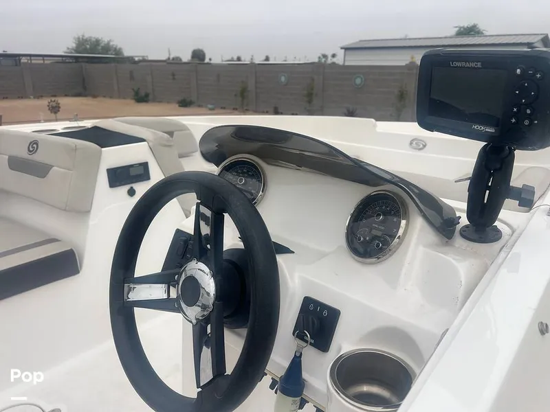 Slide: The Image of Hurricane Sundeck Sport 185 2022 - 16391476