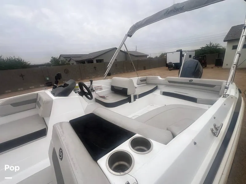 Slide: The Image of Hurricane Sundeck Sport 185 2022 - 16391479