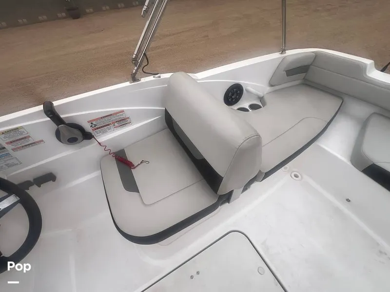 Slide: The Image of Hurricane Sundeck Sport 185 2022 - 16391503