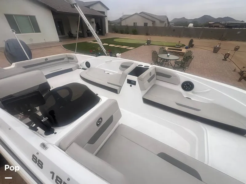 Slide: The Image of Hurricane Sundeck Sport 185 2022 - 16391513