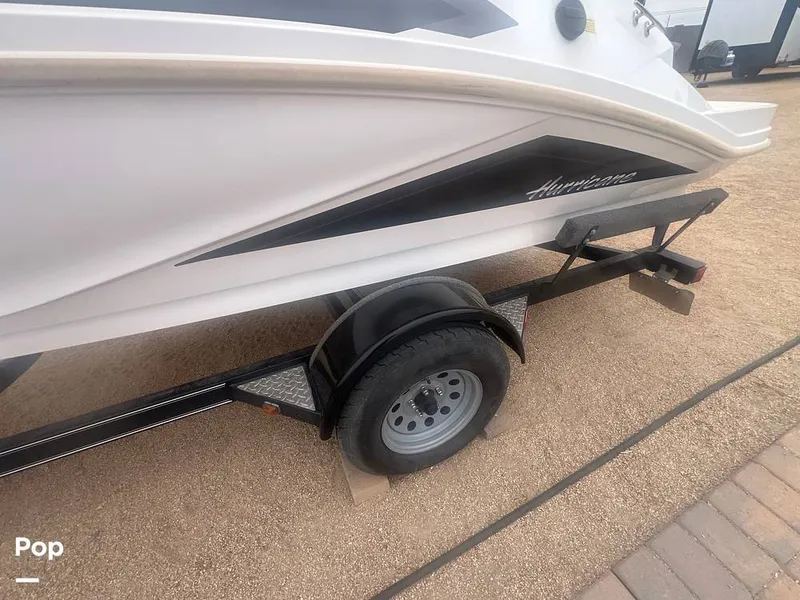 Slide: The Image of Hurricane Sundeck Sport 185 2022 - 16391530