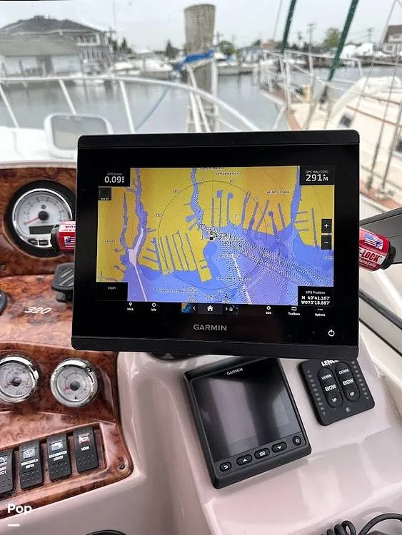 Slide: The Image of Rinker 320 Fiesta Vee 2005 - 16385241