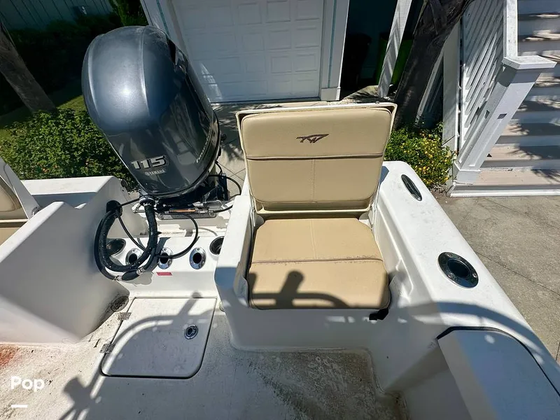 Slide: The Image of Transom Fold Away Seat - 16391584
