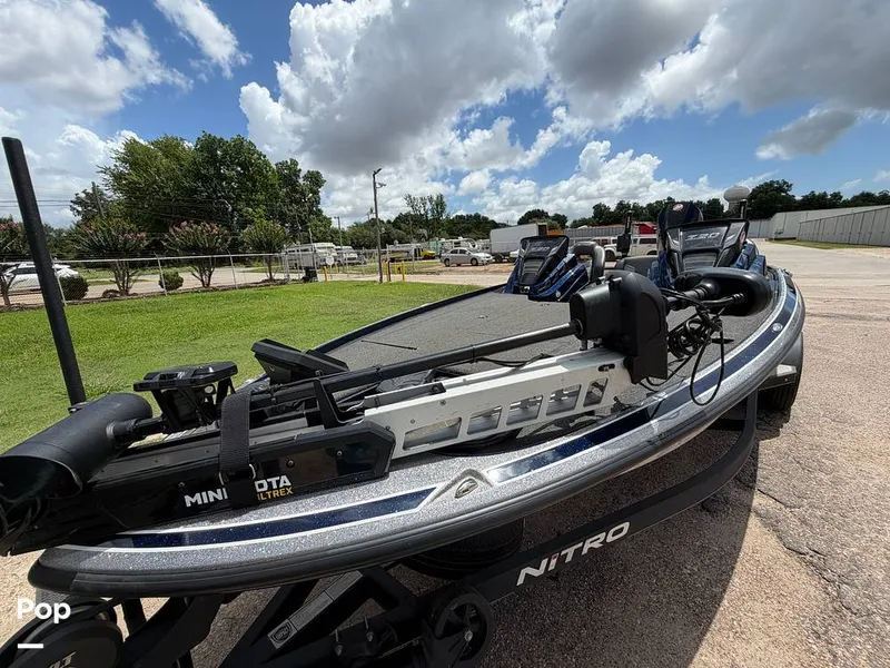 Slide: The Image of Peace of mind: Ask for a complimentary BoatHistoryReport report ($39.99 value) - I1