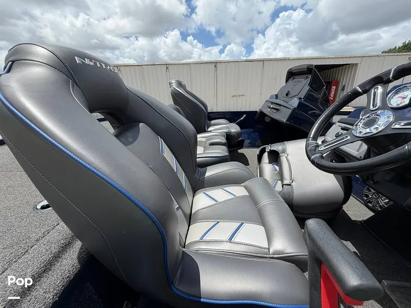 Slide: The Image of Helm Seating - 16492883
