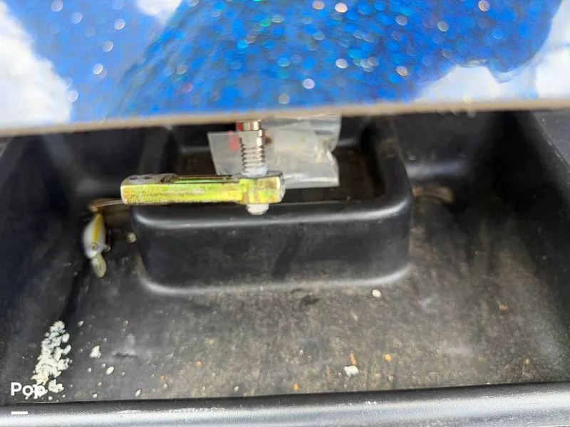 Slide: The Image of Under Mid-seat Storage - 16492919