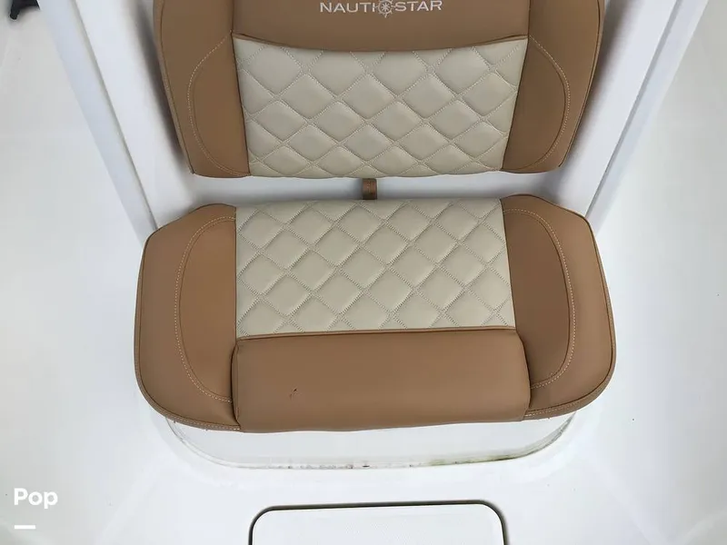 Slide: The Image of NauticStar 242 OSL 2025 - 16783232