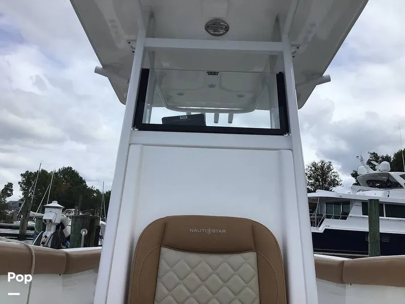 Slide: The Image of NauticStar 242 OSL 2025 - 16783227