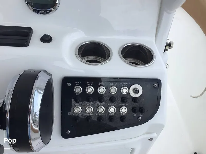 Slide: The Image of NauticStar 242 OSL 2025 - 16783216
