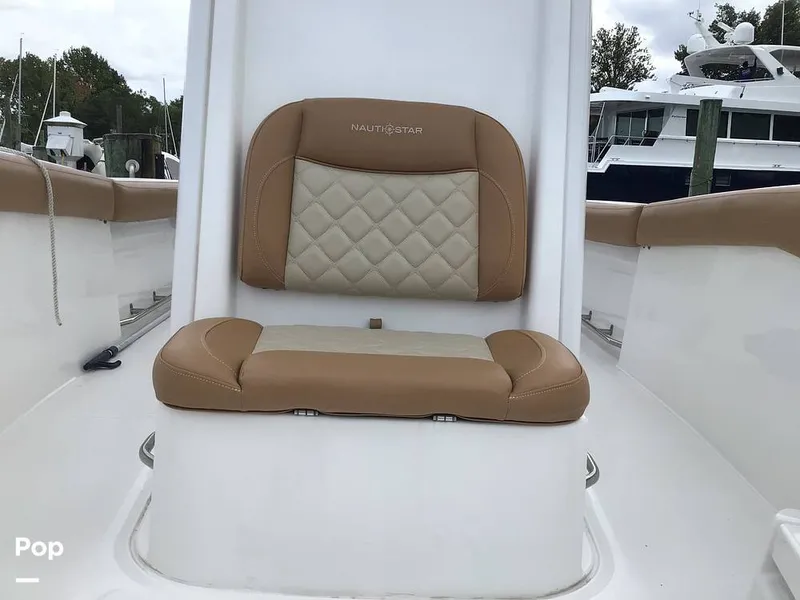 Slide: The Image of NauticStar 242 OSL 2025 - 16783226