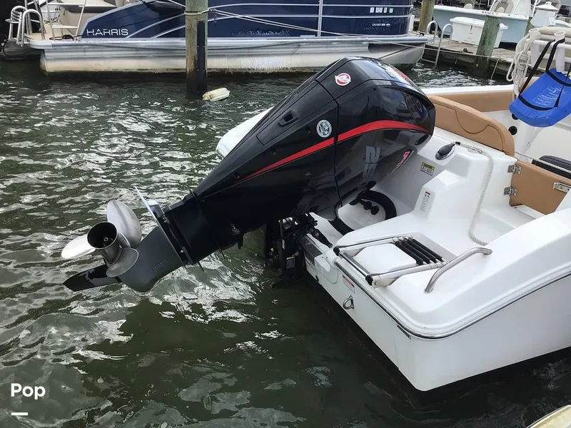 Slide: The Image of NauticStar 242 OSL 2025 - 16783180