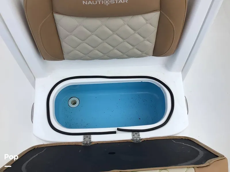 Slide: The Image of NauticStar 242 OSL 2025 - 16783231