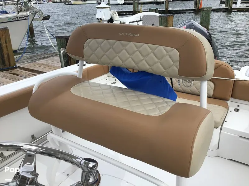 Slide: The Image of NauticStar 242 OSL 2025 - 16783200