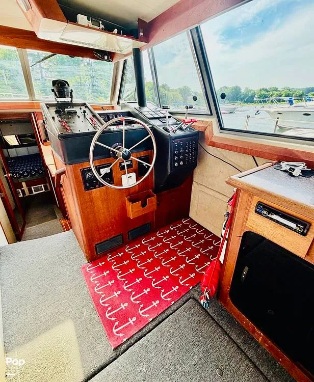 Slide: The Image of Bayliner 3888 FlyBridge Double Cabin Diesel 1989 - 16641002